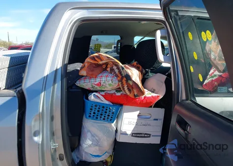 2013 Toyota Tundra Grade 5.7L V8 z USA, uszkodzony, nr VIN 5TFUW5F15DX293629